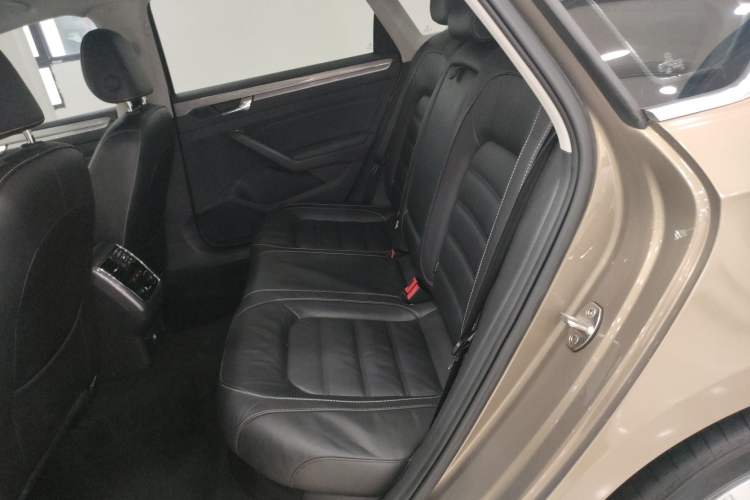 Used Volkswagen Passat 2017 330TSI DSG Luxury Edition Interior 4