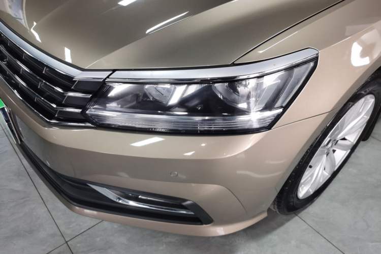 Used Volkswagen Passat 2017 330TSI DSG Luxury Edition Left Front Headlight