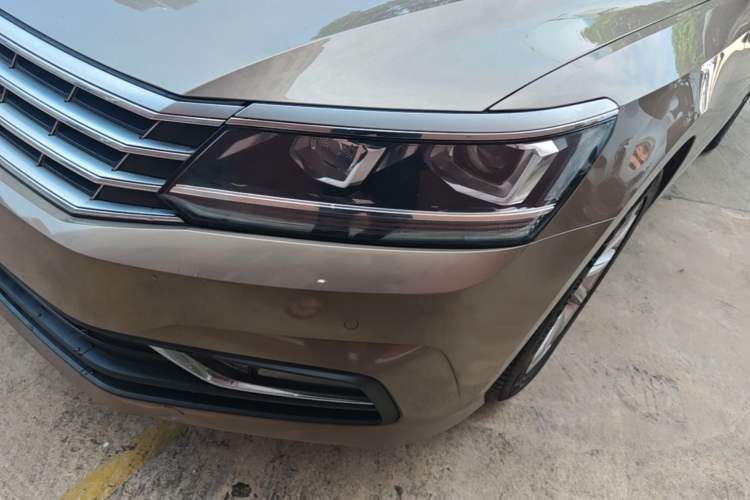 Used Volkswagen Passat 2017 330TSI DSG Luxury Edition Left Front Headlight