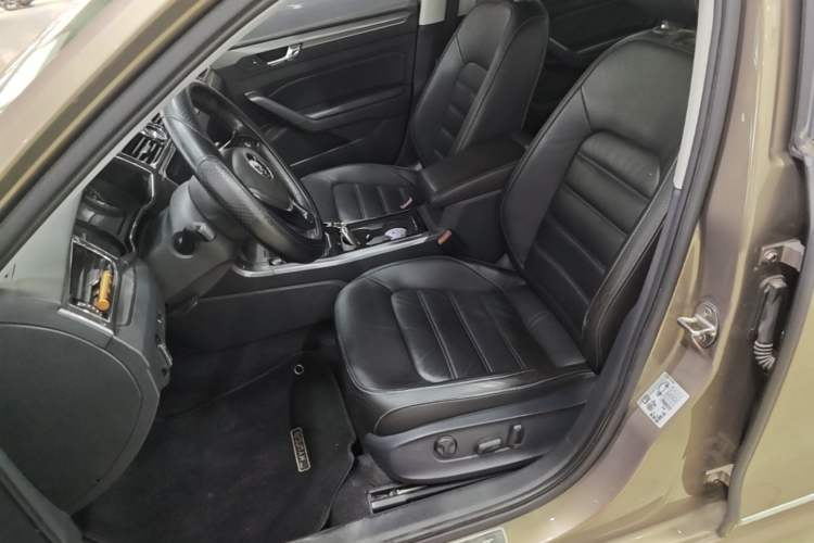 Used Volkswagen Passat 2017 330TSI DSG Luxury Edition Left Front Seat