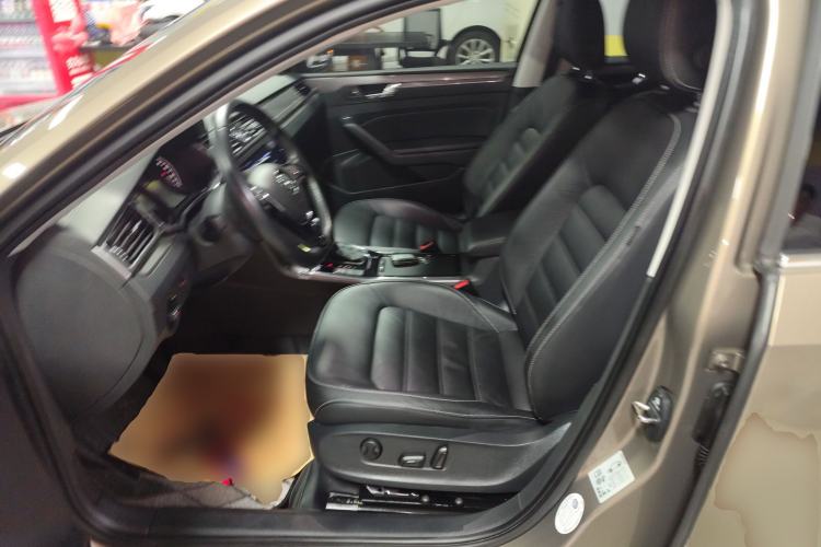 Used Volkswagen Passat 2017 330TSI DSG Luxury Edition Left Front Seat