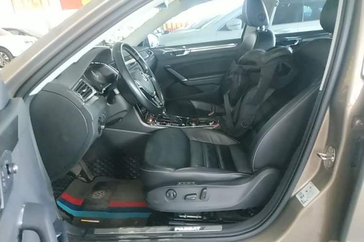 Used Volkswagen Passat 2017 330TSI DSG Prestige Edition Left Front Seat