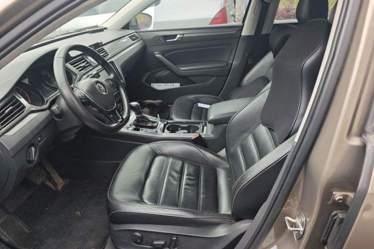 Used Volkswagen Passat 2017 280TSI DSG Luxury Edition Left Front Seat