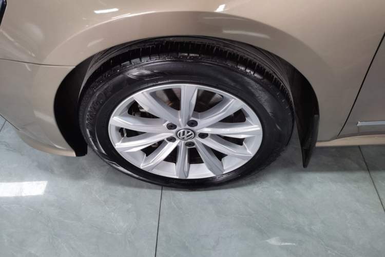 Used Volkswagen Passat 2017 330TSI DSG Luxury Edition Left Front Wheel Hub