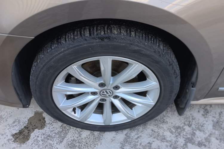 Used Volkswagen Passat 2017 330TSI DSG Luxury Edition Left Front Wheel Hub