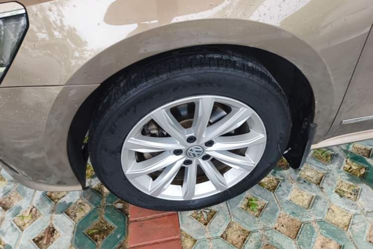 Used Volkswagen Passat 2017 280TSI DSG Luxury Edition Left Front Wheel Hub
