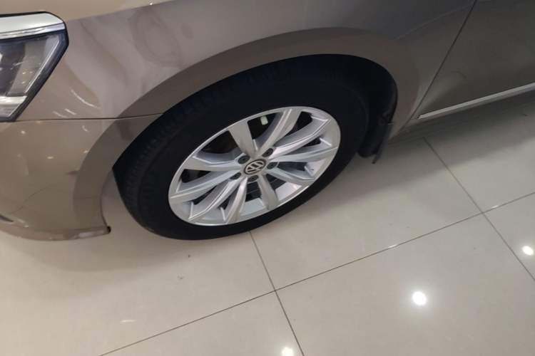 Used Volkswagen Passat 2017 330TSI DSG Luxury Edition Left Front Wheel Hub