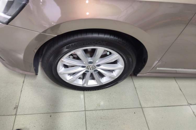 Used Volkswagen Passat 2017 330TSI DSG Luxury Edition Left Front Wheel Hub
