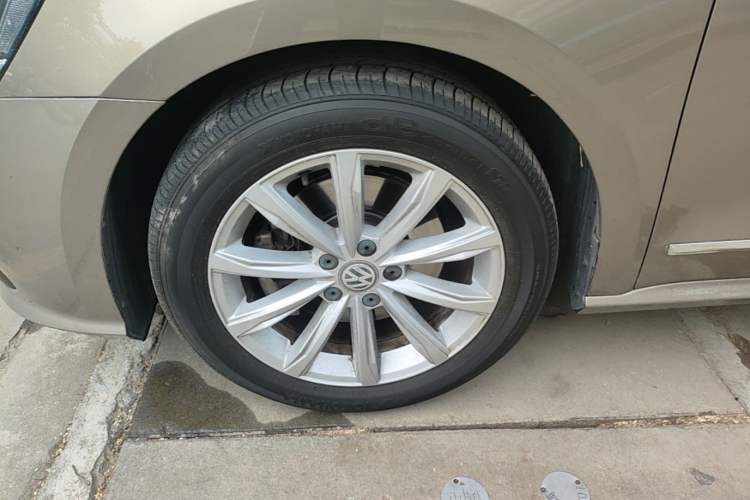 Used Volkswagen Passat 2017 280TSI DSG Luxury Edition Left Front Wheel Hub