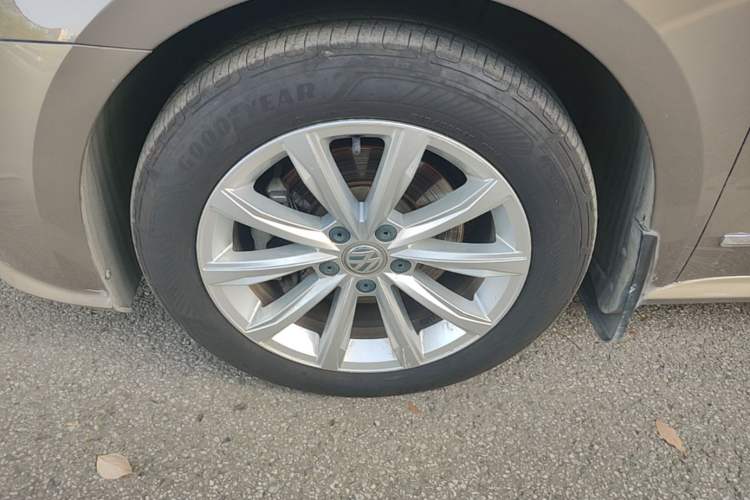 Used Volkswagen Passat 2017 280TSI DSG Luxury Edition Left Front Wheel Hub