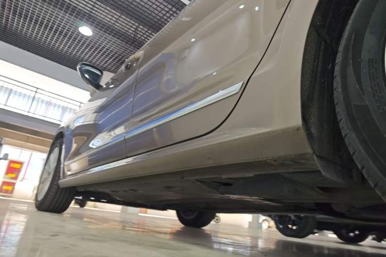 Used Volkswagen Passat 2017 330TSI DSG Luxury Edition Left Side Sill