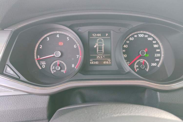 Used Volkswagen Passat 2017 330TSI DSG Luxury Edition Odometer Close Up