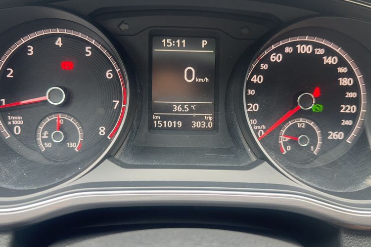 Used Volkswagen Passat 2017 280TSI DSG Luxury Edition Odometer Close Up