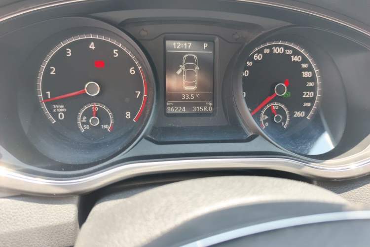 Used Volkswagen Passat 2017 330TSI DSG Luxury Edition Odometer Close Up