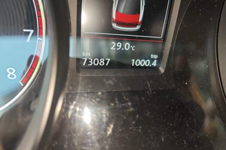 Used Volkswagen Passat 2017 330TSI DSG Prestige Edition Odometer Close Up