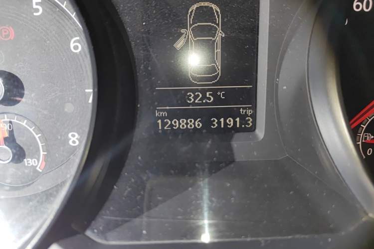 Used Volkswagen Passat 2017 330TSI DSG Luxury Edition Odometer Close Up