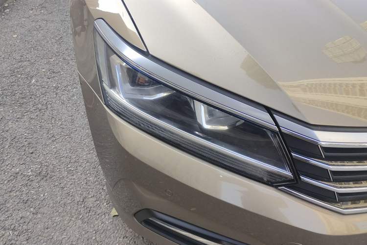 Used Volkswagen Passat 2017 280TSI DSG Luxury Edition Right Front Headlight