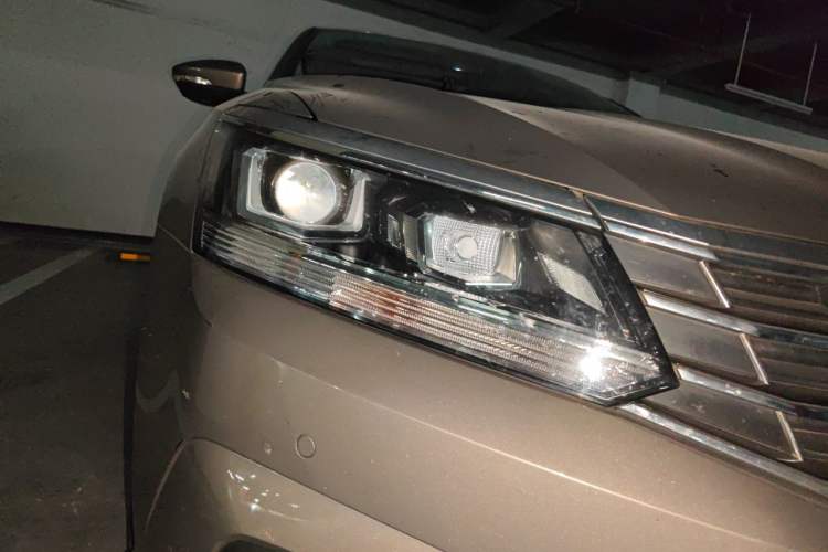 Used Volkswagen Passat 2017 280TSI DSG Luxury Edition Right Front Headlight