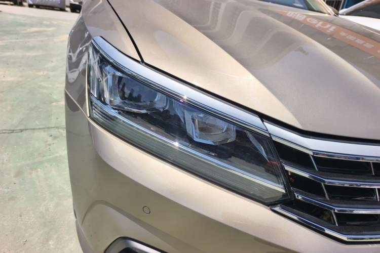 Used Volkswagen Passat 2017 330TSI DSG Luxury Edition Right Front Headlight
