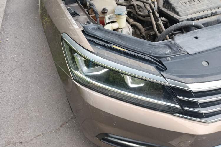 Used Volkswagen Passat 2017 280TSI DSG Luxury Edition Right Front Headlight