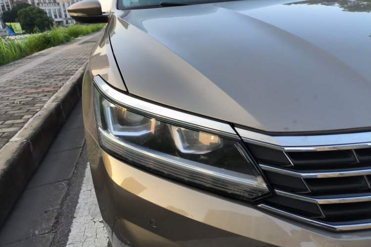Used Volkswagen Passat 2017 330TSI DSG Luxury Edition Right Front Headlight