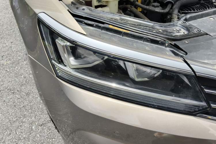 Used Volkswagen Passat 2017 330TSI DSG Luxury Edition Right Front Headlight