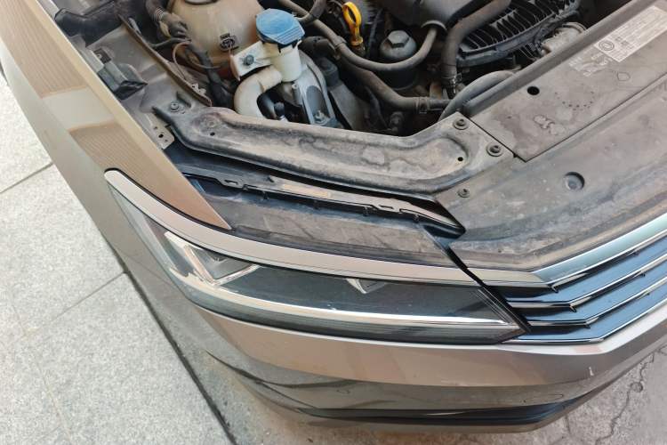 Used Volkswagen Passat 2017 330TSI DSG Luxury Edition Right Front Headlight