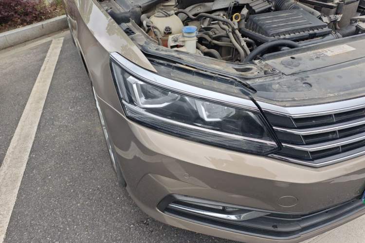 Used Volkswagen Passat 2017 280TSI DSG Luxury Edition Right Front Headlight