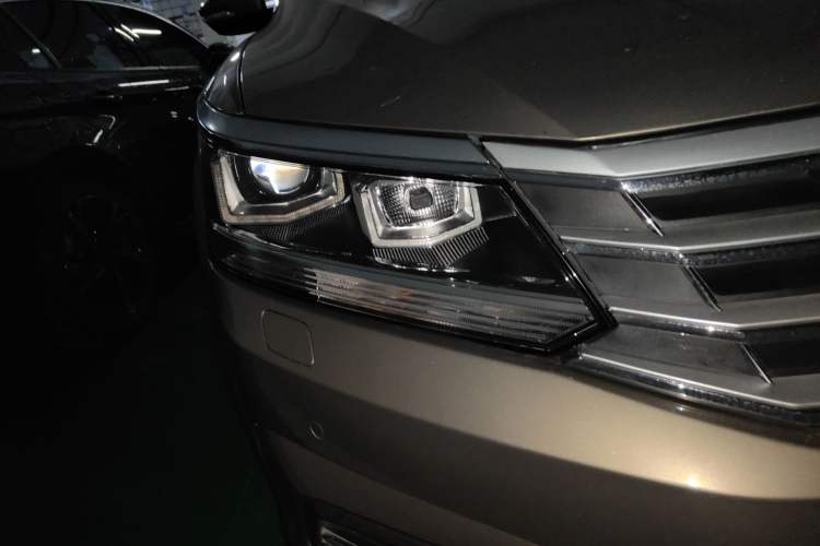 Used Volkswagen Passat 2017 330TSI DSG Prestige Edition Right Front Headlight