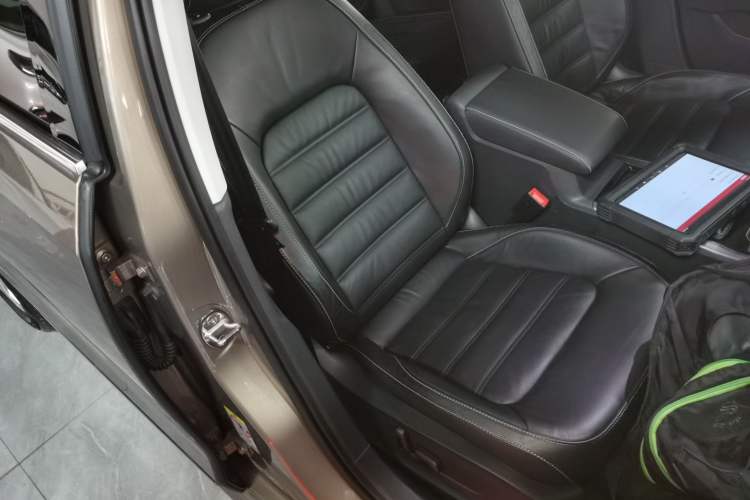 Used Volkswagen Passat 2017 330TSI DSG Luxury Edition Right Front Seat