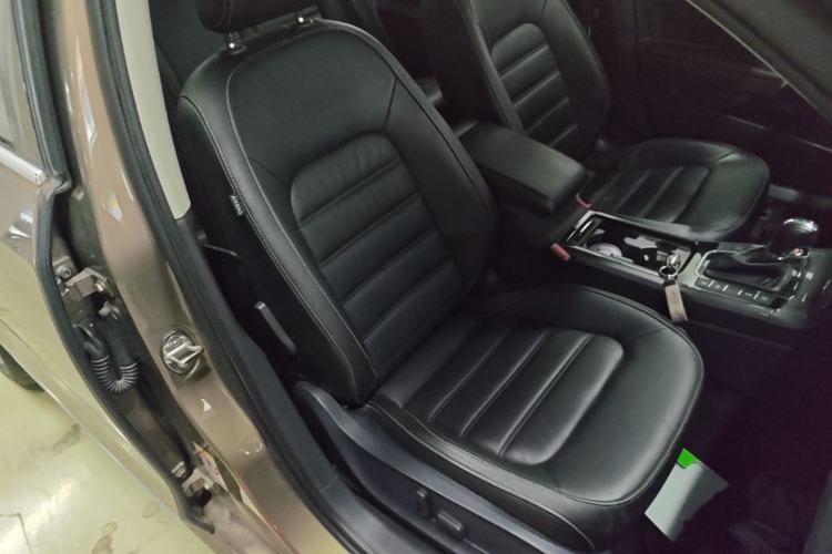 Used Volkswagen Passat 2017 330TSI DSG Luxury Edition Right Front Seat