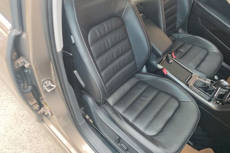 Used Volkswagen Passat 2017 330TSI DSG Luxury Edition Right Front Seat