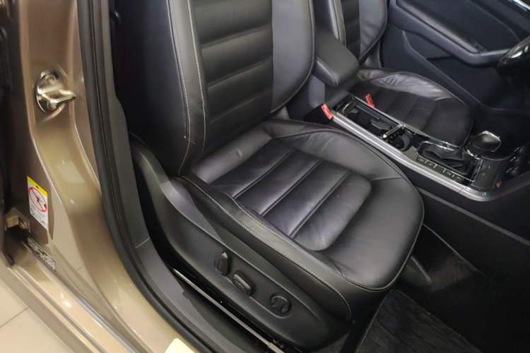 Used Volkswagen Passat 2017 330TSI DSG Luxury Edition Right Front Seat