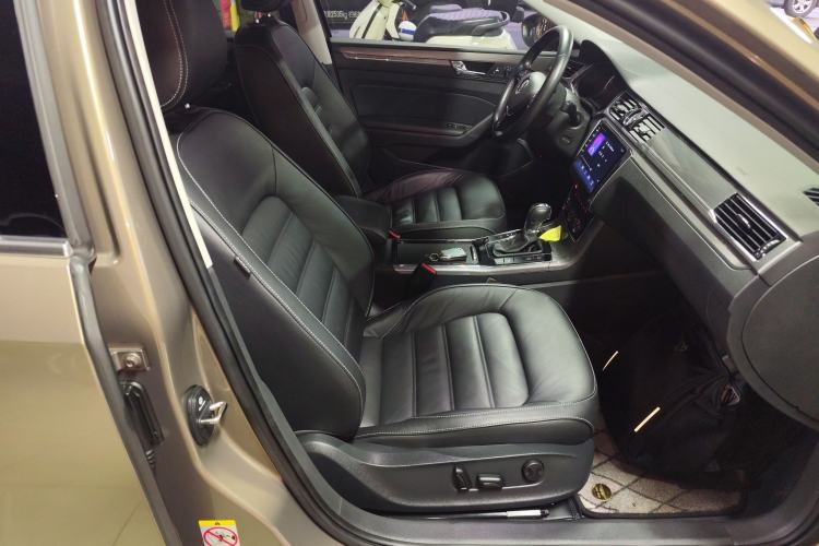 Used Volkswagen Passat 2017 330TSI DSG Luxury Edition Right Front Seat