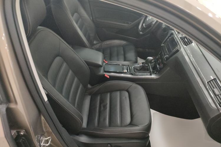 Used Volkswagen Passat 2017 330TSI DSG Luxury Edition Right Front Seat