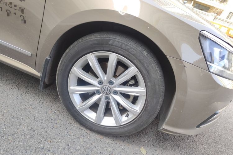 Used Volkswagen Passat 2017 280TSI DSG Luxury Edition Right Front Wheel Hub