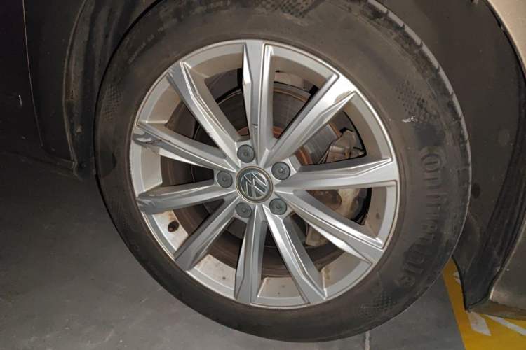 Used Volkswagen Passat 2017 280TSI DSG Luxury Edition Right Front Wheel Hub