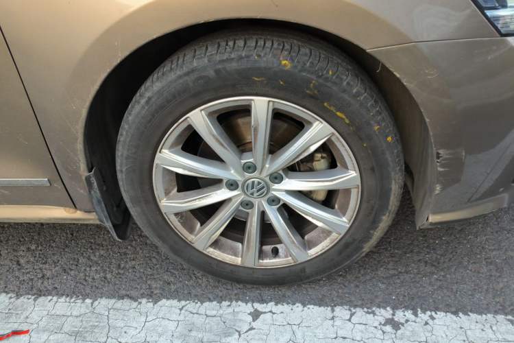 Used Volkswagen Passat 2017 330TSI DSG Luxury Edition Right Front Wheel Hub