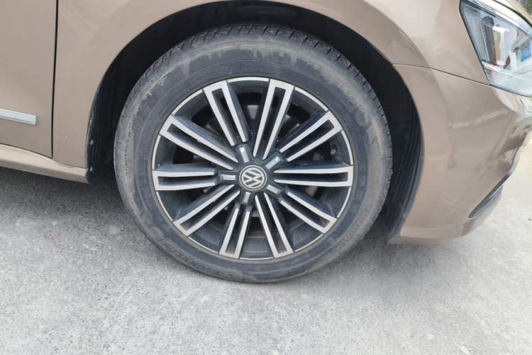 Used Volkswagen Passat 2017 330TSI DSG Prestige Edition Right Front Wheel Hub