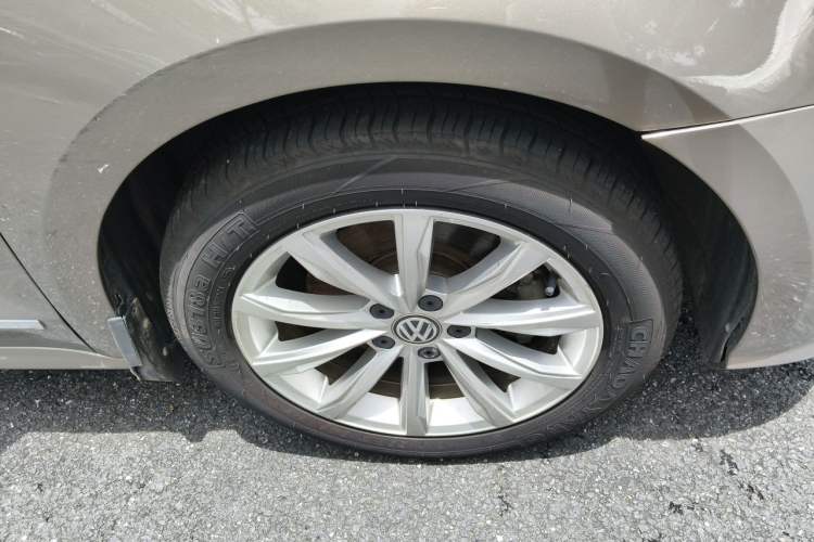 Used Volkswagen Passat 2017 330TSI DSG Luxury Edition Right Front Wheel Hub