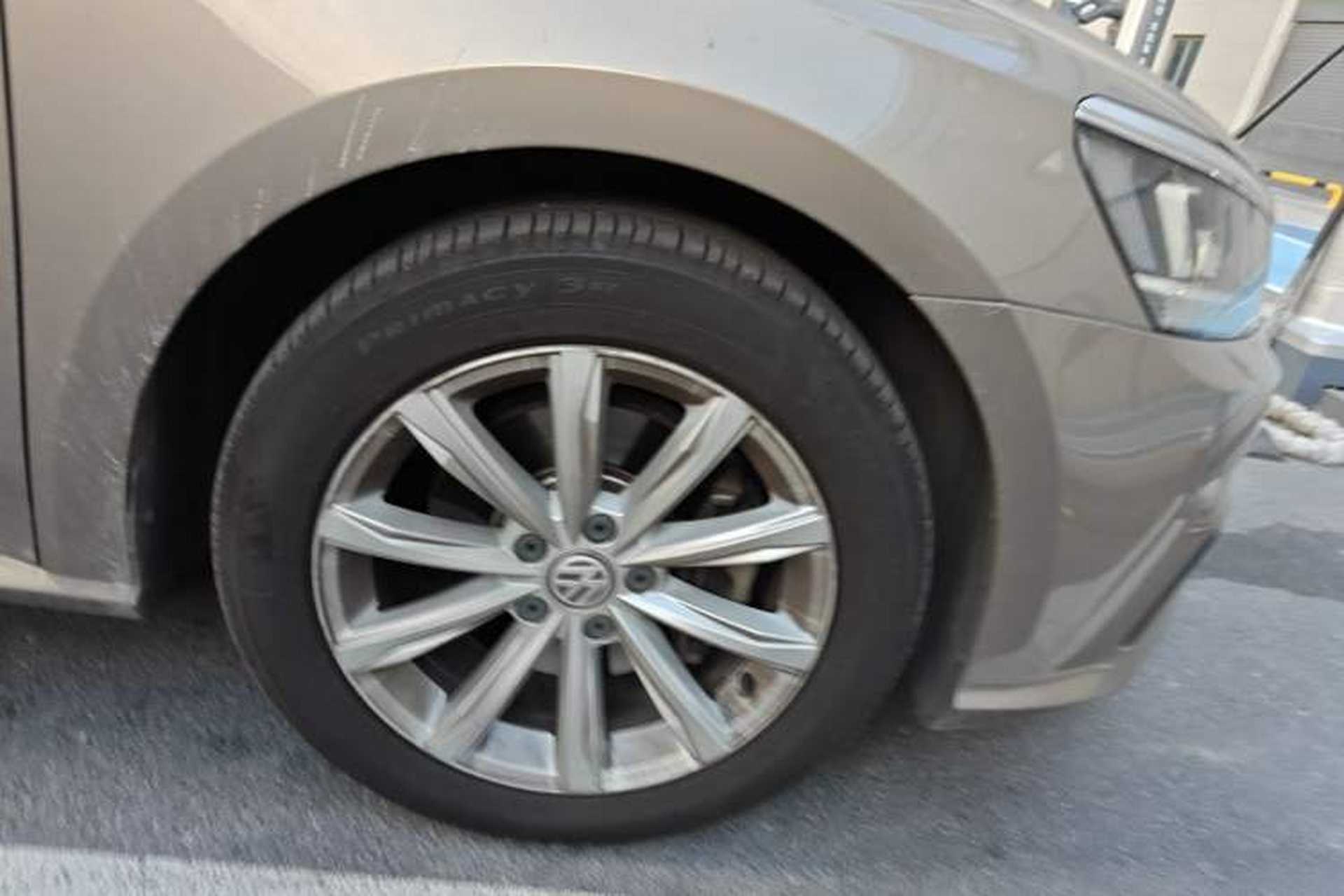 Used Volkswagen Passat 2017 330TSI DSG Luxury Edition Right Front Wheel Hub