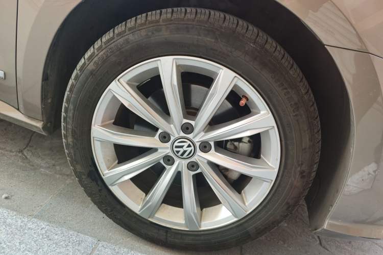 Used Volkswagen Passat 2017 330TSI DSG Luxury Edition Right Front Wheel Hub