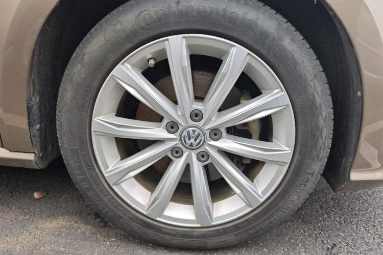 Used Volkswagen Passat 2017 280TSI DSG Luxury Edition Right Front Wheel Hub