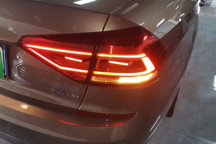 Used Volkswagen Passat 2017 330TSI DSG Luxury Edition Right Rear Taillight