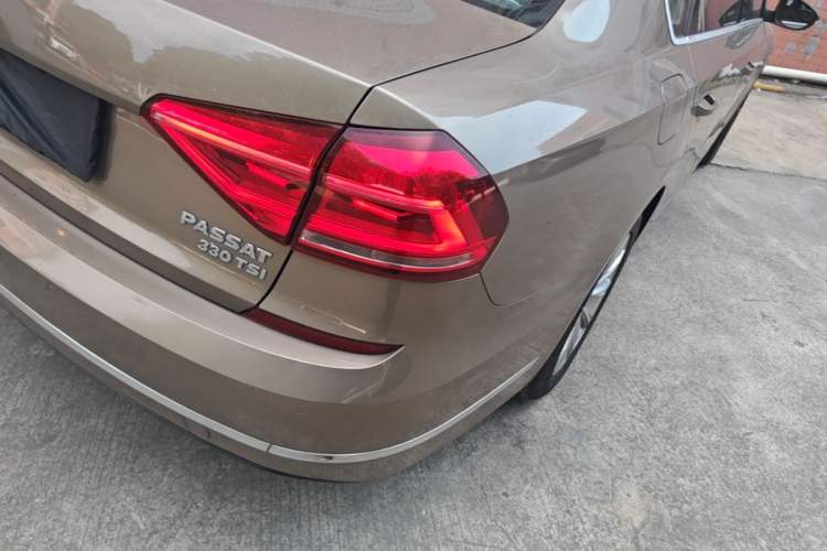 Used Volkswagen Passat 2017 330TSI DSG Luxury Edition Right Rear Taillight