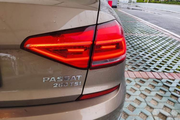 Used Volkswagen Passat 2017 280TSI DSG Luxury Edition Right Rear Taillight