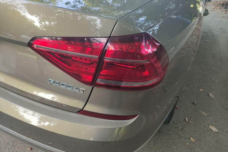 Used Volkswagen Passat 2017 280TSI DSG Luxury Edition Right Rear Taillight