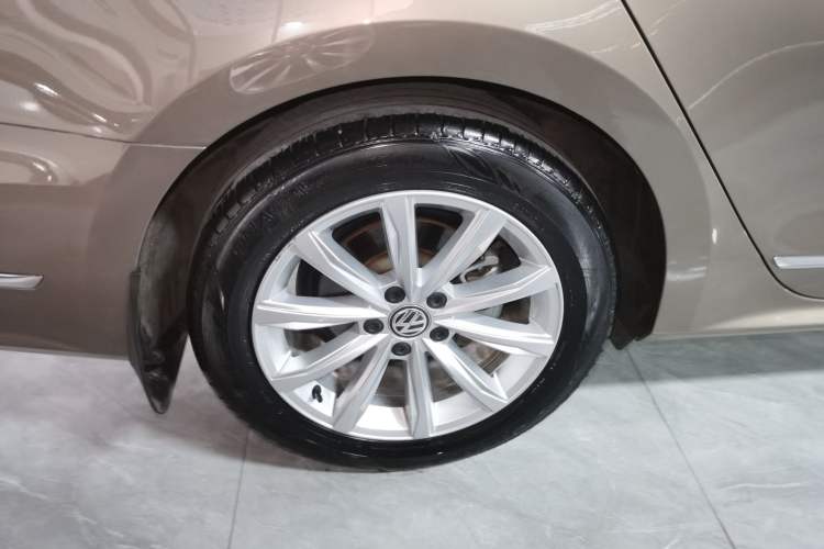 Used Volkswagen Passat 2017 330TSI DSG Luxury Edition Right Rear Wheel Hub