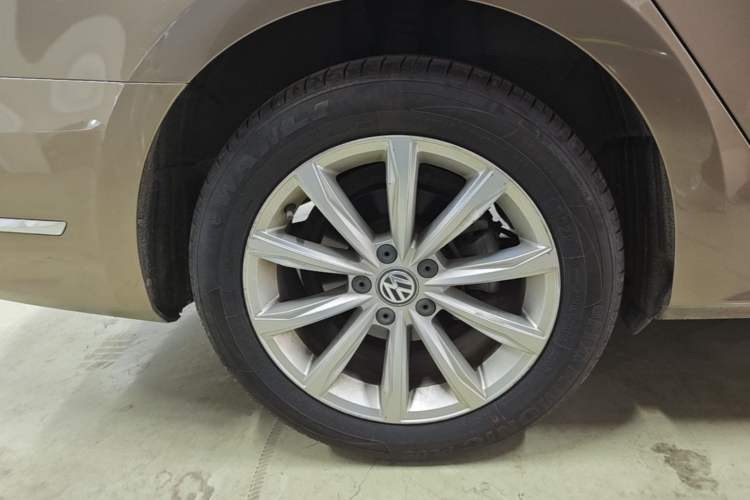 Used Volkswagen Passat 2017 330TSI DSG Luxury Edition Right Rear Wheel Hub