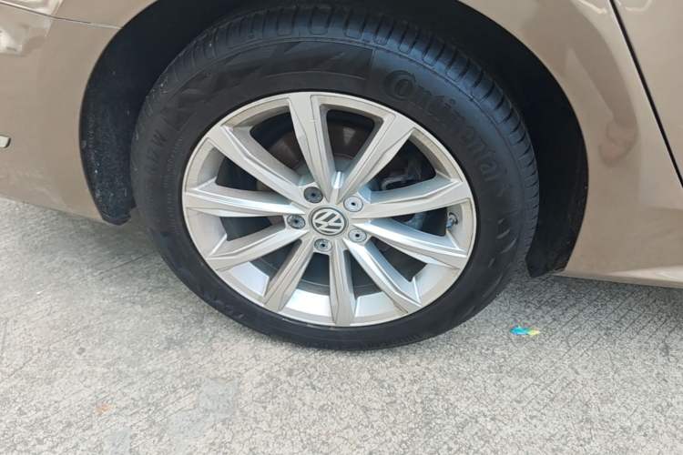 Used Volkswagen Passat 2017 330TSI DSG Luxury Edition Right Rear Wheel Hub